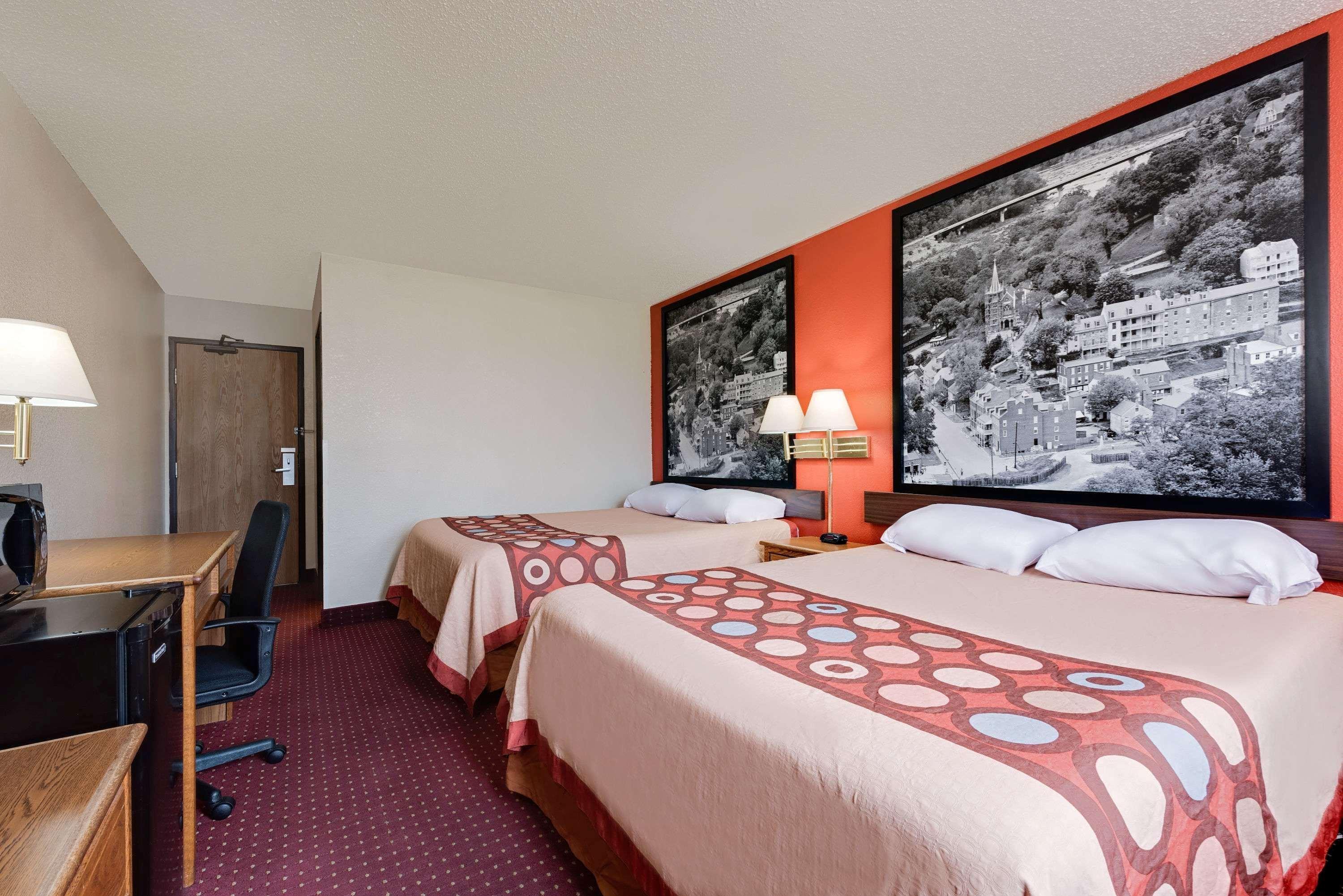 ซูเปอร์ 8 บาย วินด์แฮม มาร์ตินส์เบิร์ก Hotel มาร์ตินสเบิร์ก ภายนอก รูปภาพ