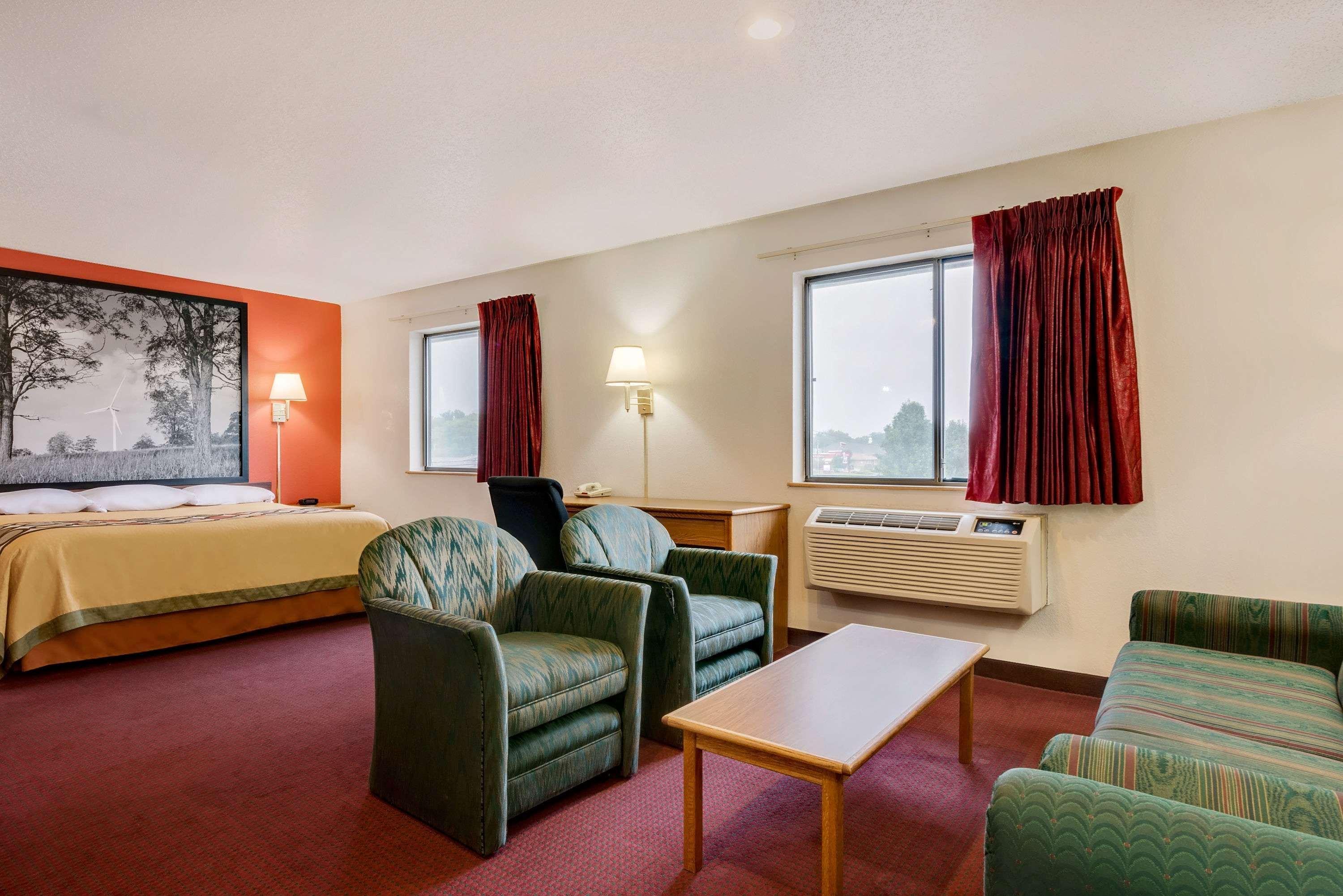 ซูเปอร์ 8 บาย วินด์แฮม มาร์ตินส์เบิร์ก Hotel มาร์ตินสเบิร์ก ภายนอก รูปภาพ