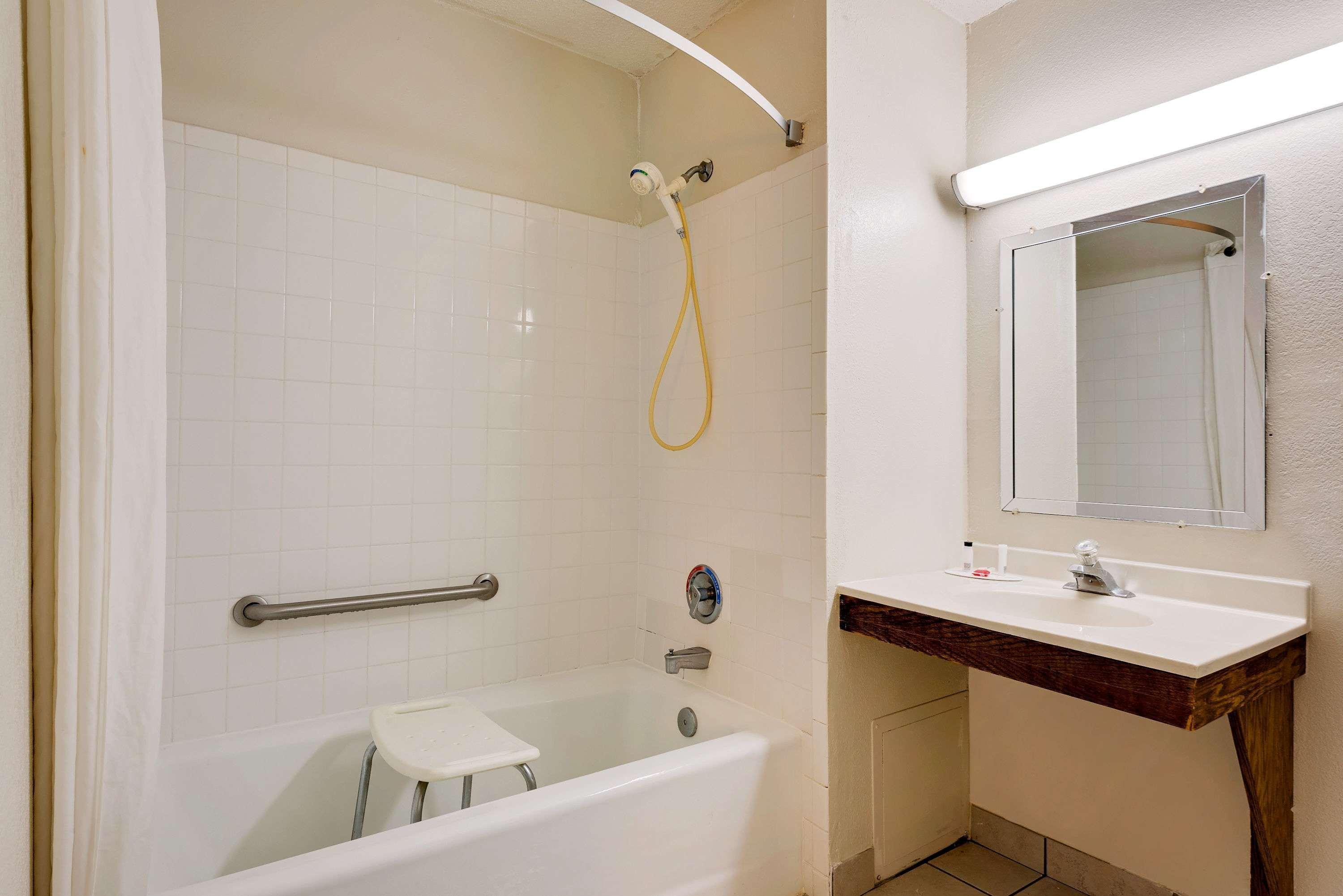 ซูเปอร์ 8 บาย วินด์แฮม มาร์ตินส์เบิร์ก Hotel มาร์ตินสเบิร์ก ภายนอก รูปภาพ