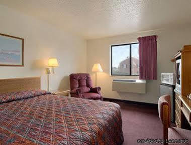ซูเปอร์ 8 บาย วินด์แฮม มาร์ตินส์เบิร์ก Hotel มาร์ตินสเบิร์ก ภายนอก รูปภาพ
